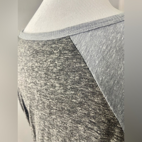 LuLaRoe Randy Tee Shirt NWT 3/4 Raglan Knit Sleeve Gray on Gray - Picture 6 of 7